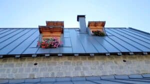 Peltikatto huopakaton päälle